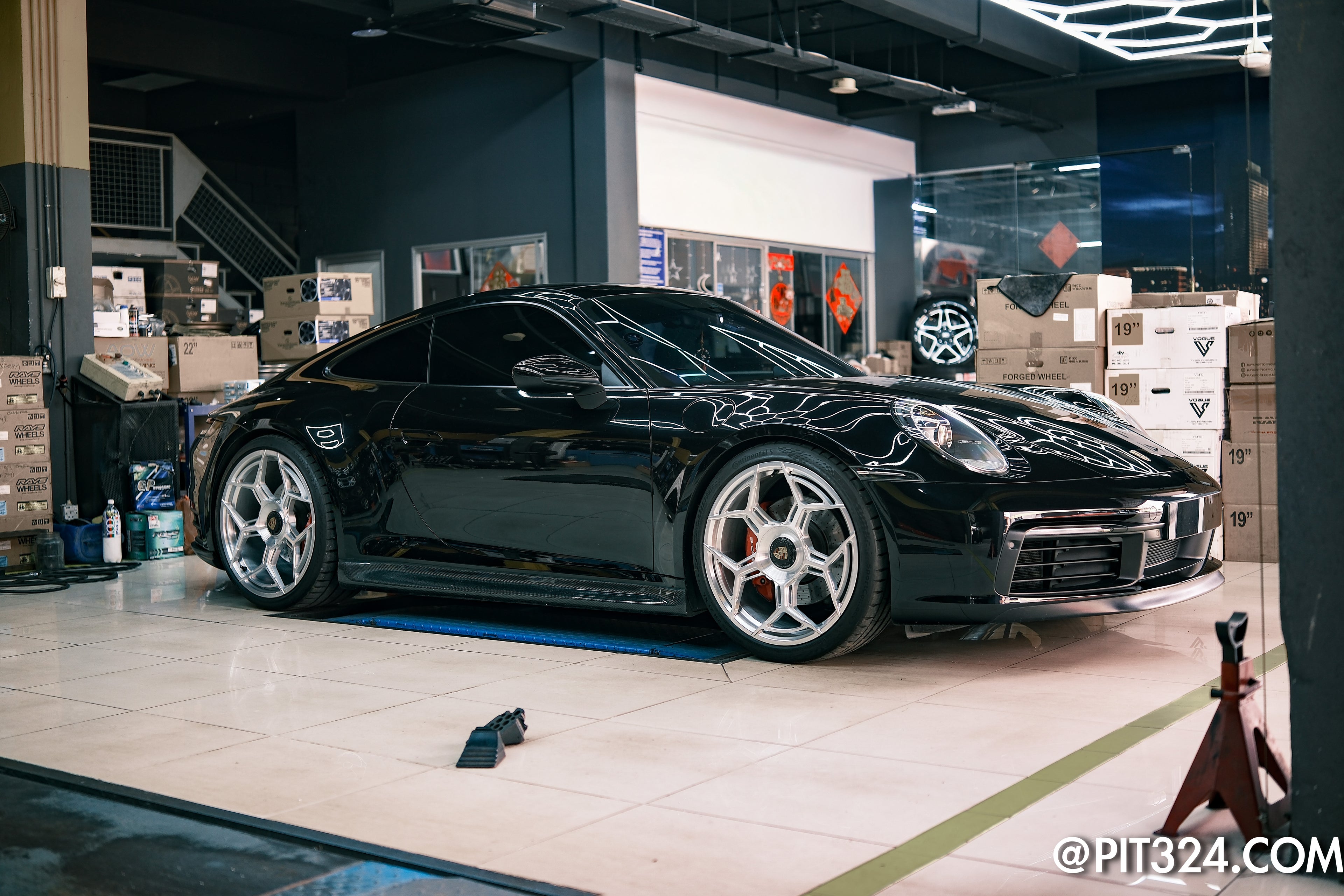 PORSCHE 911 CARRERA 4S (992)