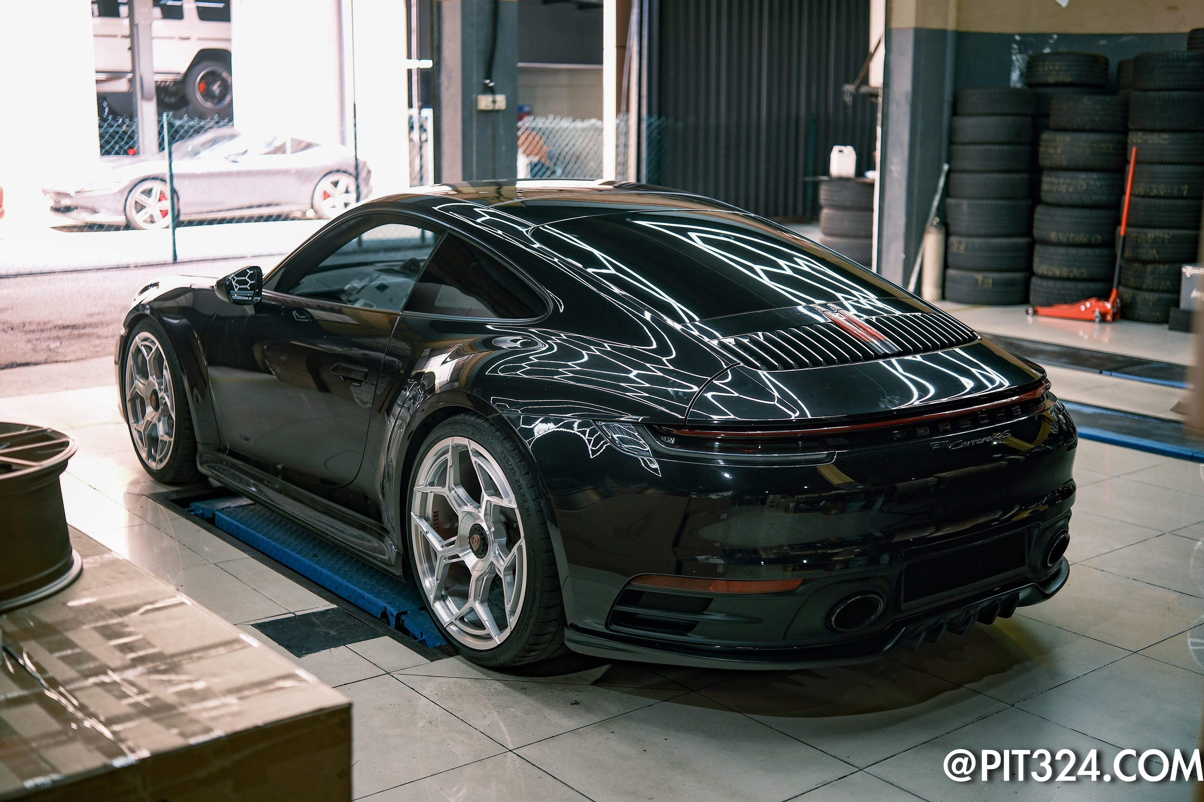 PORSCHE 911 CARRERA 4S (992)