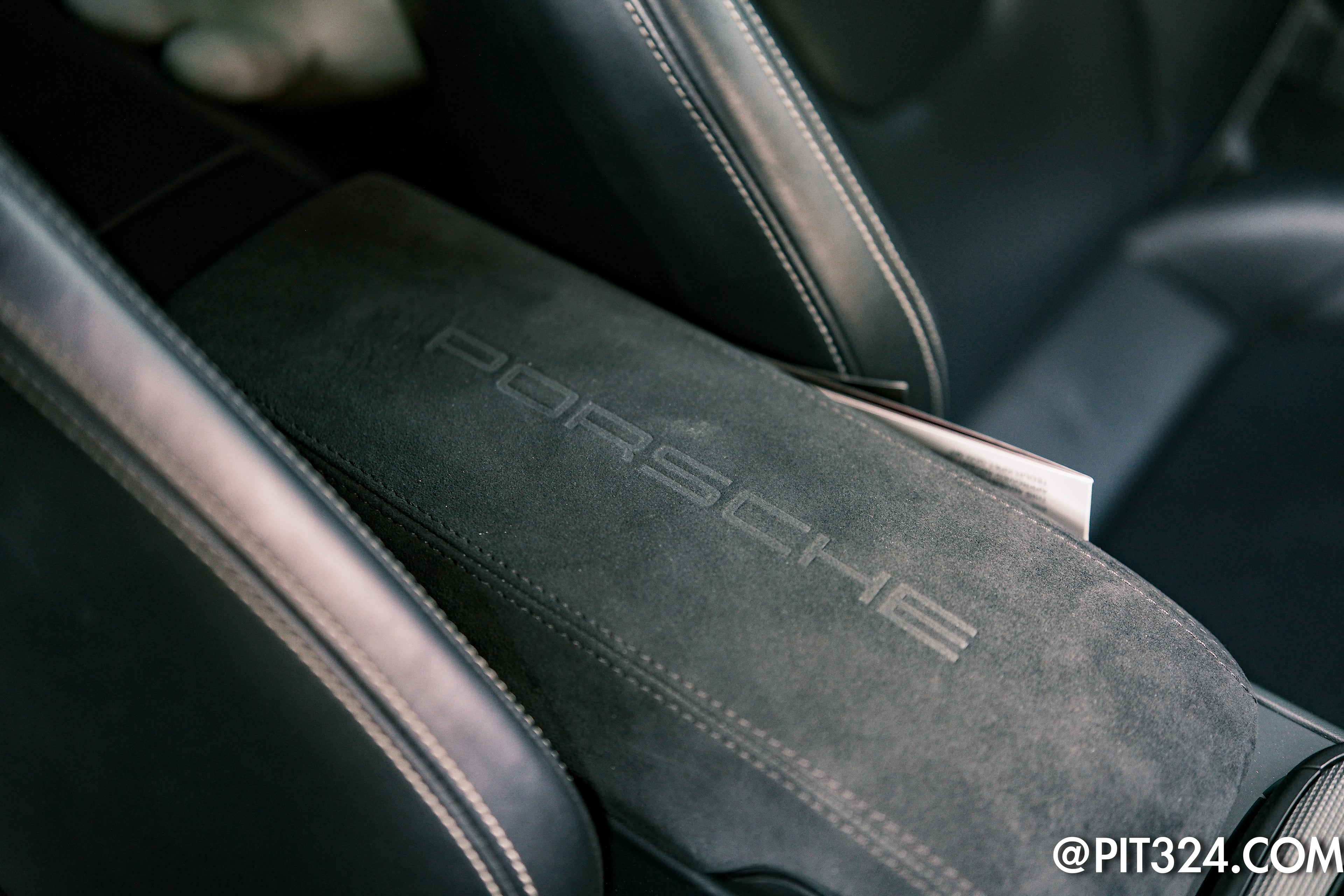PORSCHE 911 CARRERA 4S (992)