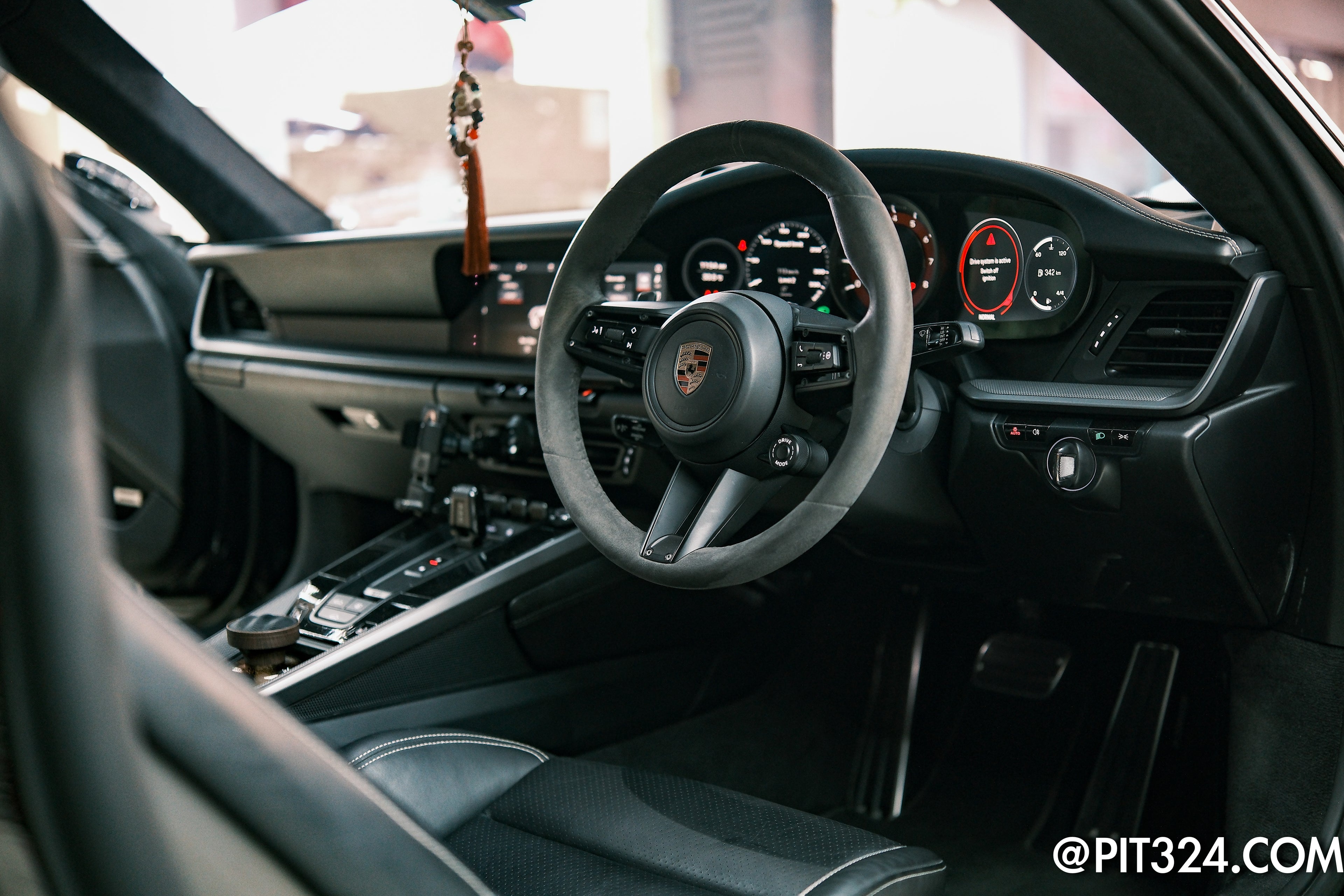 PORSCHE 911 CARRERA 4S (992)