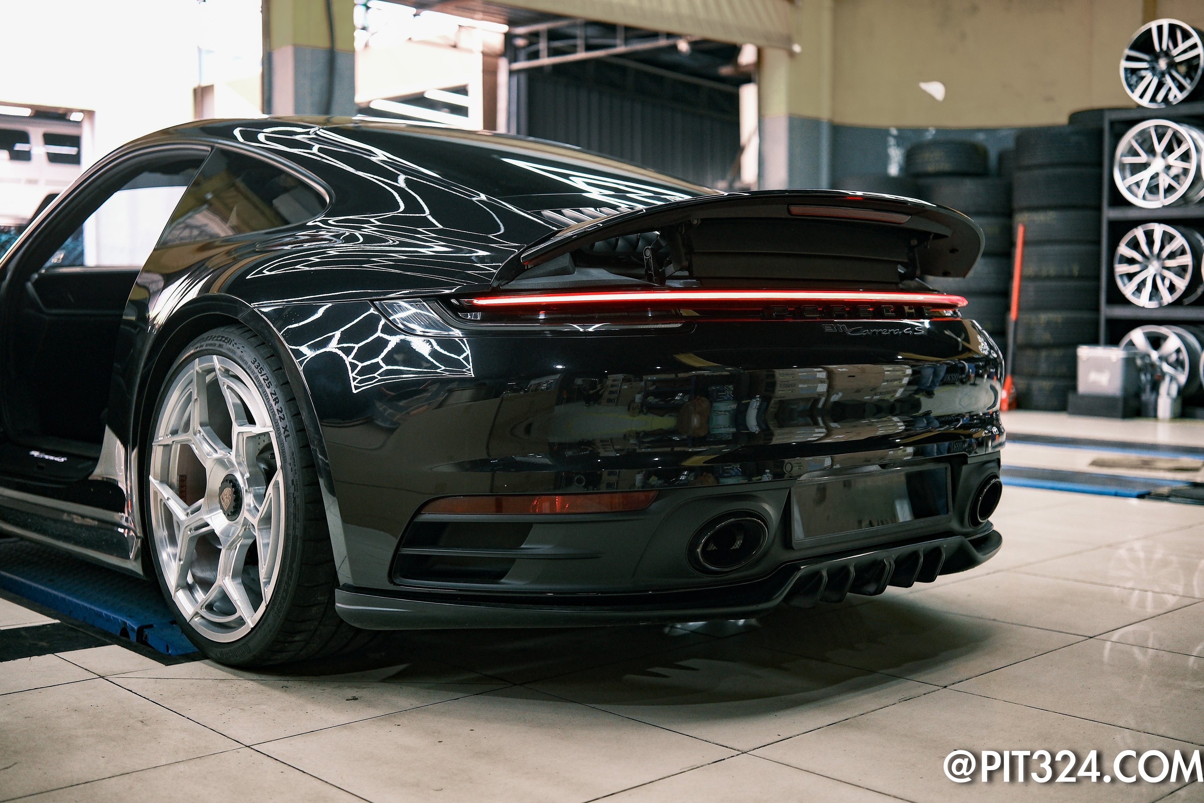 PORSCHE 911 CARRERA 4S (992)